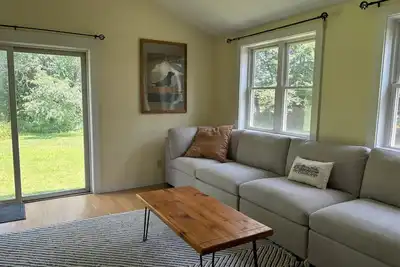 Image de Centrally located home with mountain views. Pet-friendly. Great for families.