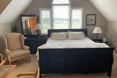 Image de Spacious Western Loudoun studio minutes from wedding and wine venues