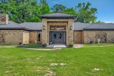 Image de Entire Home in Grapeland, Tx w\/ Pond access & Pedal Boat!