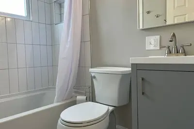 Image de Charming 3-bedroom house in Glassboro with WiFi, Ac