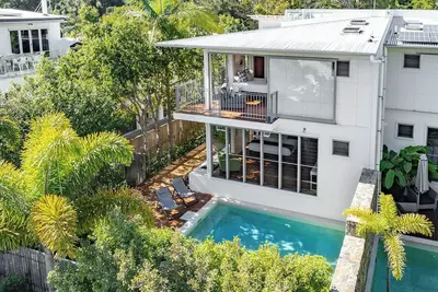 Image de Serene Retreat with Pool & View