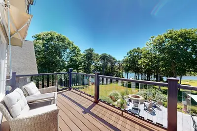 Image de Waterfront property with private dock and access to Nantucket Sound