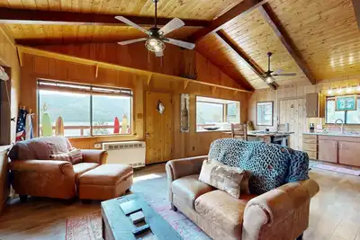 Charming cabin w/ lakefront views, gas grill, dog-friendly