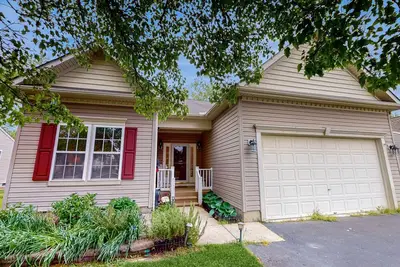 Image de South Hampton home with shared pool, game room, & water view- dog-friendly