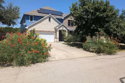 Image de Large Handicap Accessible Home Sleeps 21. Game Room, Stocked Kitchen. Great for Large groups.
