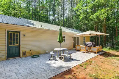 Image de Mooresville Retreat w/ Patio, 1 Mi to Lake Norman!