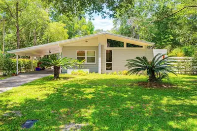 Image de Mid-Century Gainesville Getaway: 3 Mi to Uf Campus