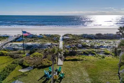 Image de Retro Beachfront Bliss