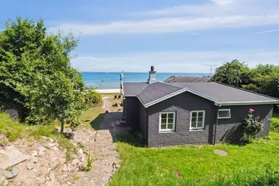 \"Silke\" - 10m from the sea by Interhome