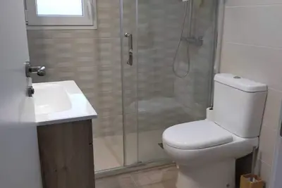 Image de Casita Adosada con Piscina Comunitaria y JardĂn Privado DisfrĂştala