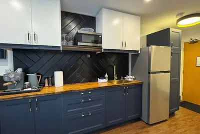 Image de Ski to your door at the Griz Inn / Fully Renovated