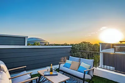 Image de Luxury Stay | Short Walk to At&T | Free Parking