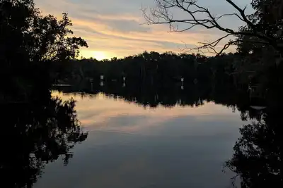 Image de Glamping in the heart of the Nature Coast! Rv sleeps 6, many amenities onsite!