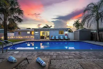 Image de Stylish 3-Bedroom Pool Retreat
