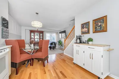 Image de The Victorian Central: furnished mid-term rental @ Central Park, 15mins Downtown