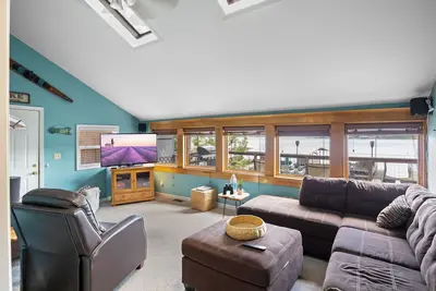 Image de Pet-Friendly Lakefront Home in a Quiet Cove w/ Netflix, Outdoor Seating, Boat Slip