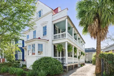 Image de Historic Home with Large Porch + Palm Trees