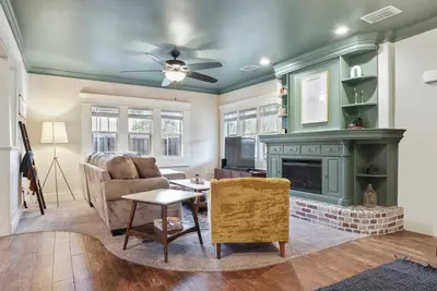 Image de Brick Road Retreat - 3br/2ba - Walk to Tech