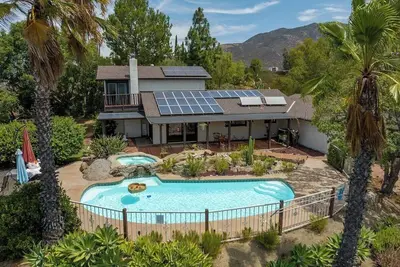 Image de Hilltop 2200sqft Oasis: Pool, Views, Bbq