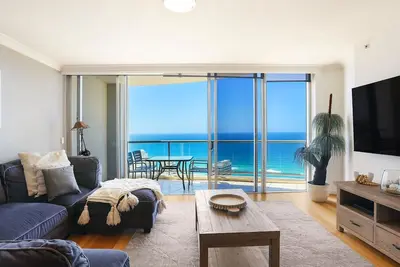 Image de 3 Bedroom Beauty in Chevron Renaissance