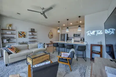 Image de Roll Tide Too-Book for football season! Walk to Stadium! Rooftop Deck!
