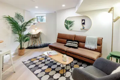 Image de Bloordale Basement, Cozy and Clean