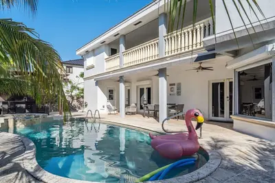 Image de Tropical Pool Paradise x 6-Bd, 4-Ba Luxury Living