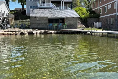 Image de Spacious House + boat house on clear, sandy-bottom lake. Arcade + Billiards room