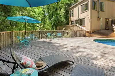 Image de Stylish, Private, Sunny Spot close to Everything - Excellent Location!