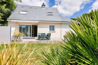 Image de 950m de la plage, maison neuve avec jardin pour 4