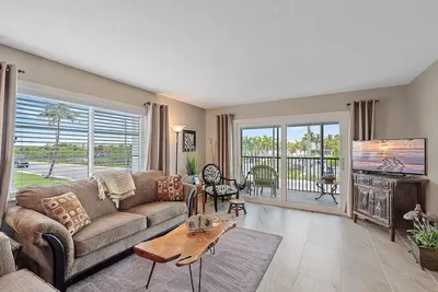 Image de 2 Min Walk to Main Beach Access, Gulf Views, Heated Pool