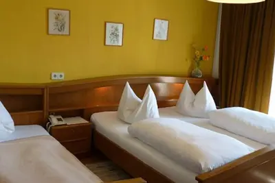 Image de Triple room with balcony and lake view - Hotel-Pension Brönimann
