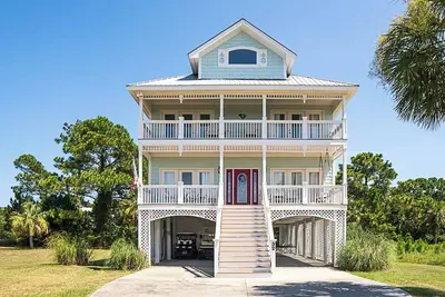 Image de Stunning Marsh Views, 2 Golf Carts Included, 2 Master Suites, expansive decks with ocean breeze