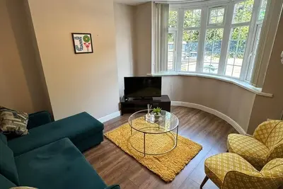 Image de Cosy Three-bed house close to the city centre, with good transport links.