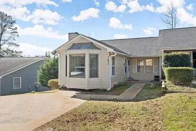 Image de A Cozy 2-bed, 2-bath condo home in Smyrna near Braves Stadium.