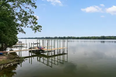 Image de Lakefront Cottage with Boat Slip and Paddleboat