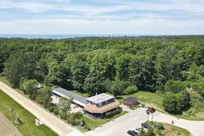 Suite 7 - Relax in beautiful Bayfield - 15min from Grand Bend