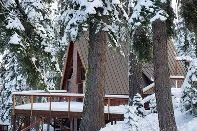 Image de Home Run - Experience Year-Round Bliss at our Bear Valley Ski Retreat!