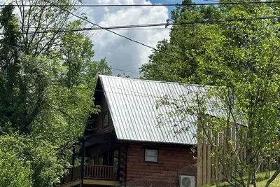 Image de Rosie's Cabin is an authentic log cabin located just 10 minutes from Charleston.