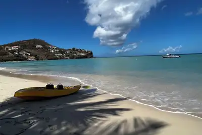 Image de Modern Condo w\/ Panoramic Views Walking Distance Between Grand Anse & Bbc Beach