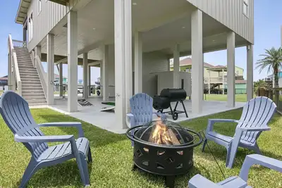 Image de Beach Access~Golf Cart~Games~Fire Pit~Beach Chairs