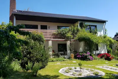 Image de Rose Apartment 50 qm with Veranda ang garden