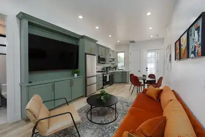 Image de Luxurious 2br Condo in Dt Sac w/ In-Unit Laundry