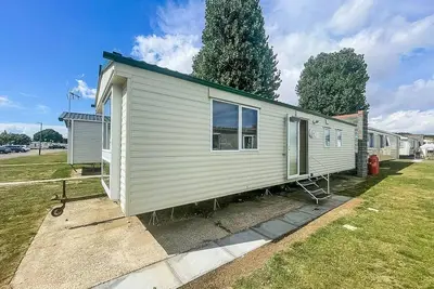 Image de Homely 6 berth caravan near to Clacton-on-Sea in Essex ref 26286e