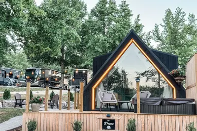 Image de The A-Frame, hot tub, patio, glamping luxury, WiFi, Heat\/Ac, access to pool