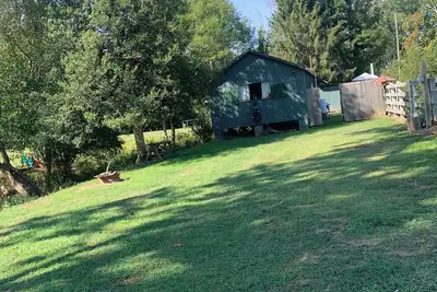 Image de Rustic River Front cabin 5 minutes away from I77 & 10 minutes from town.