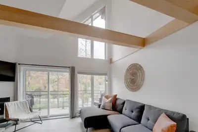 Image de E-302- Condo ski in and\/et ski out 2 chambres