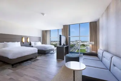 Image de Ideal for a Family Stay! 2 Spacious Suites Complete with Living Area and Kitchen