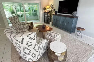 Image de Charming 3-Bedroom House East of A1a With a Quiet Walk to the Private Beach
