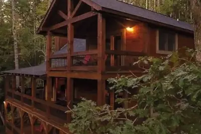 Image de Relaxing 4-bedroom Cabin on River